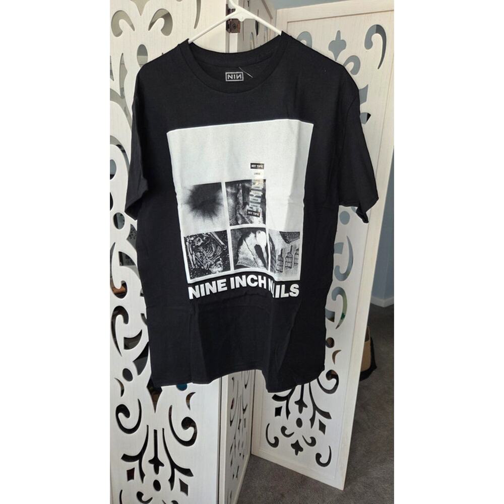 Nine Inch Nails NIN Graphic Tee Hot Topic Black Size L Band Shirt NWT